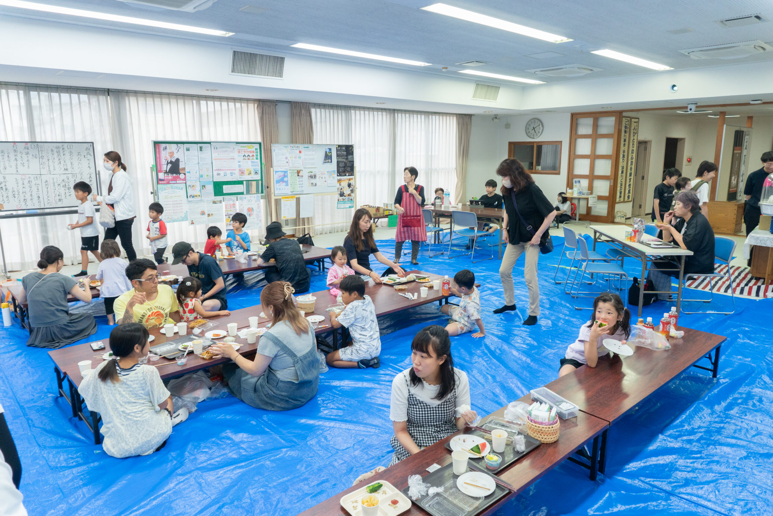 コミュニティ食堂 なむなむの食事風景